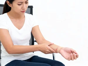 风湿性关节炎的病因和情绪低落有关系吗，风湿性关节炎能根治吗